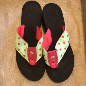 Flip flops size 7 like new